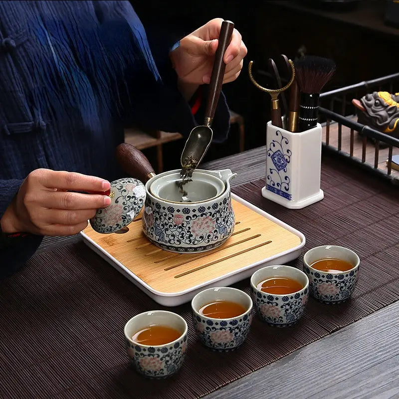 https://yeechop.com/products/360-rotating-portable-tea-set?_pos=1&_sid=455593861&_ss=r