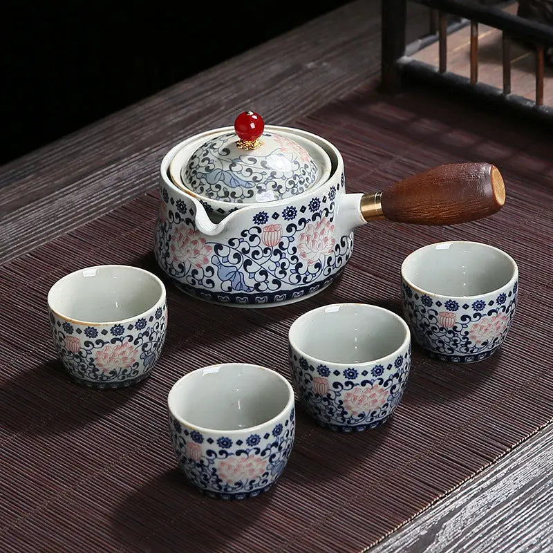 https://yeechop.com/products/360-rotating-portable-tea-set?_pos=1&_sid=455593861&_ss=r