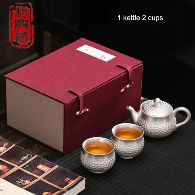 https://yeechop.com/products/gilt-s999-silver-handmade-teapot-set?_pos=1&_sid=0fa3fb2ef&_ss=r&variant=41952582041764