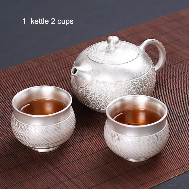 https://yeechop.com/products/gilt-s999-silver-handmade-teapot-set?_pos=1&_sid=0fa3fb2ef&_ss=r&variant=41952582041764