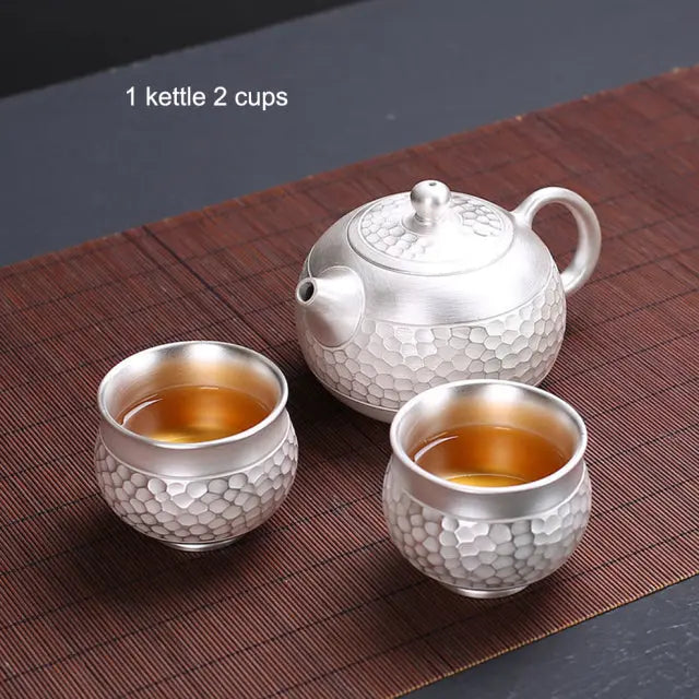 https://yeechop.com/products/gilt-s999-silver-handmade-teapot-set?_pos=1&_sid=0fa3fb2ef&_ss=r&variant=41952582041764