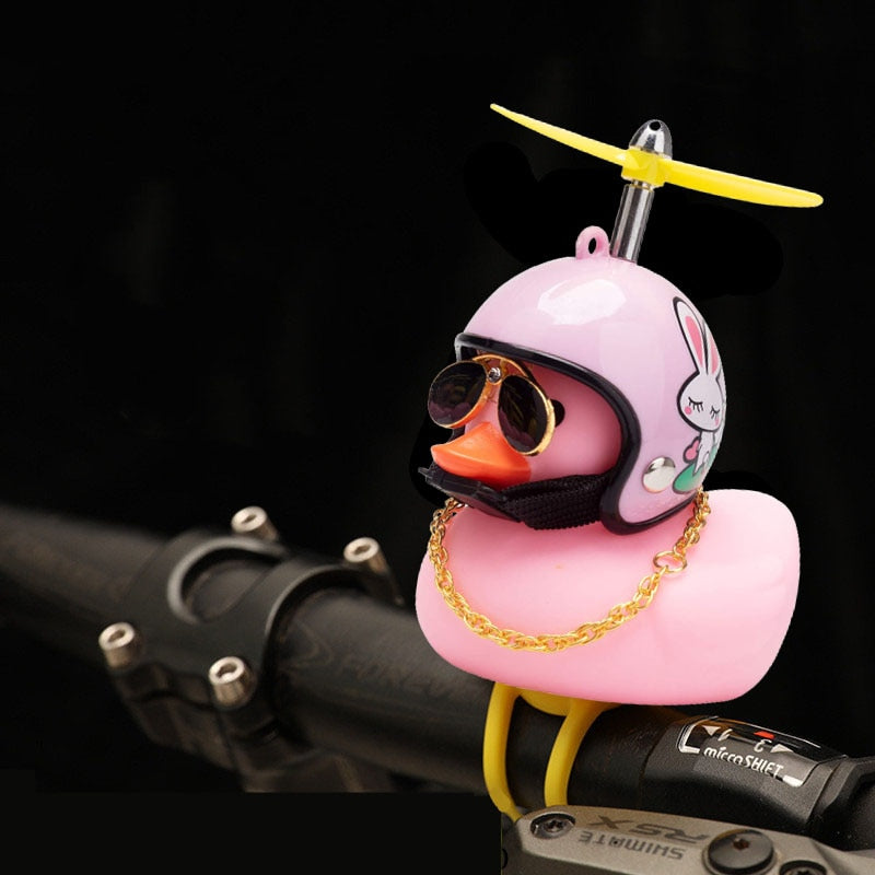 Hélice Casque Petit Canard Jaune Ornement d'équitation MT18