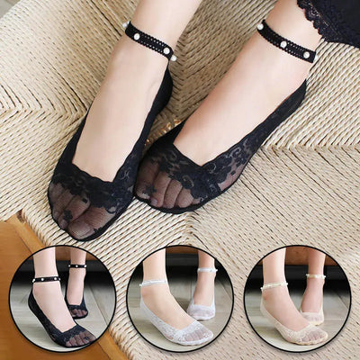 https://yeechop.com/products/hollow-lace-boat-socks-with-pearls-sh5?_pos=1&_sid=8202e7c38&_ss=r&variant=42220521423012