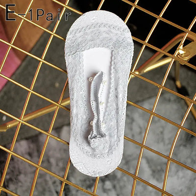 https://yeechop.com/products/hollow-lace-boat-socks-with-pearls-sh5?_pos=1&_sid=8202e7c38&_ss=r&variant=42220521423012