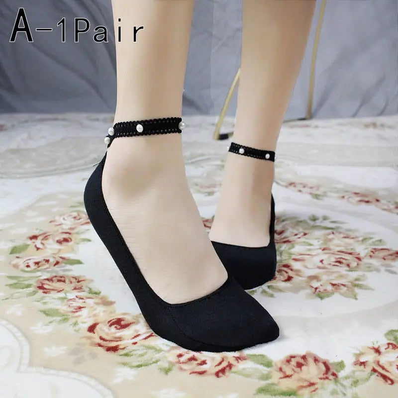 https://yeechop.com/products/hollow-lace-boat-socks-with-pearls-sh5?_pos=1&_sid=8202e7c38&_ss=r&variant=42220521423012